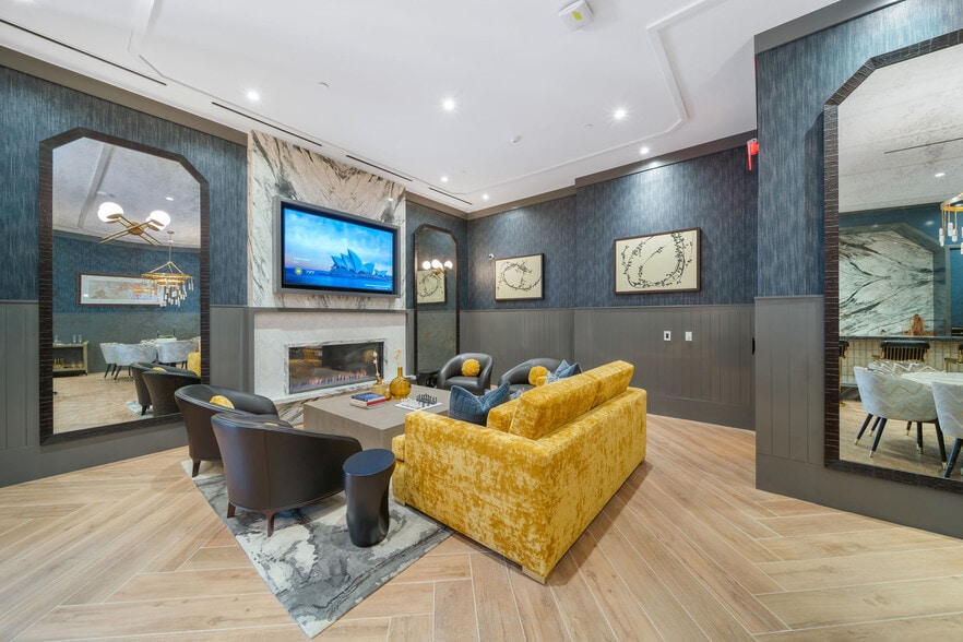 More Photos Of 585 Anton Blvd, Costa Mesa Apartments For Lease