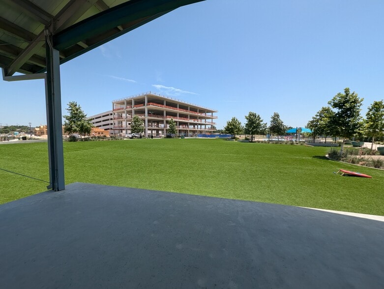 More Photos Of Highway 79, Hutto Unknown For Lease