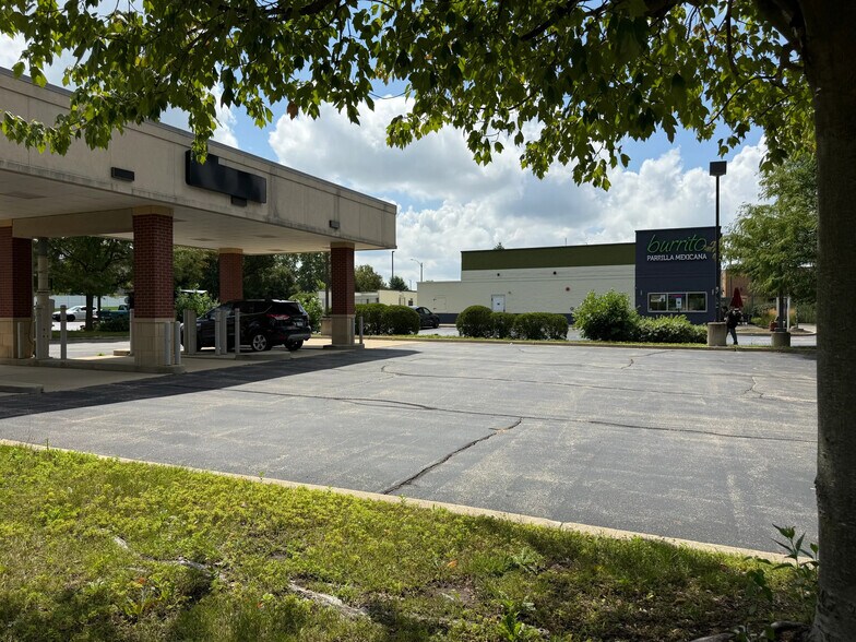 More Photos Of 1978 W Wilson St, Batavia Bank For Lease