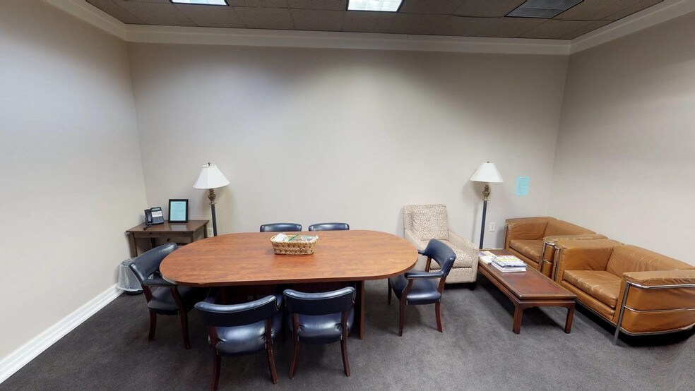 More Photos Of 700 Camp St, New Orleans Coworking Space