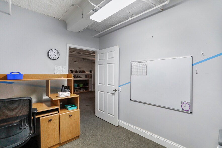More Photos Of 18-20 W Washington St, Hagerstown Office For Lease