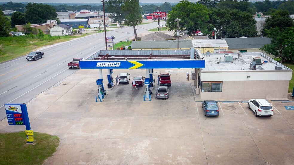 More Photos Of 45 Austin St, Hempstead Service Station For Sale