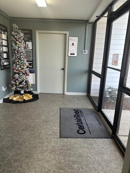 More Photos Of 933 Ridge Rd, Duson Service For Lease