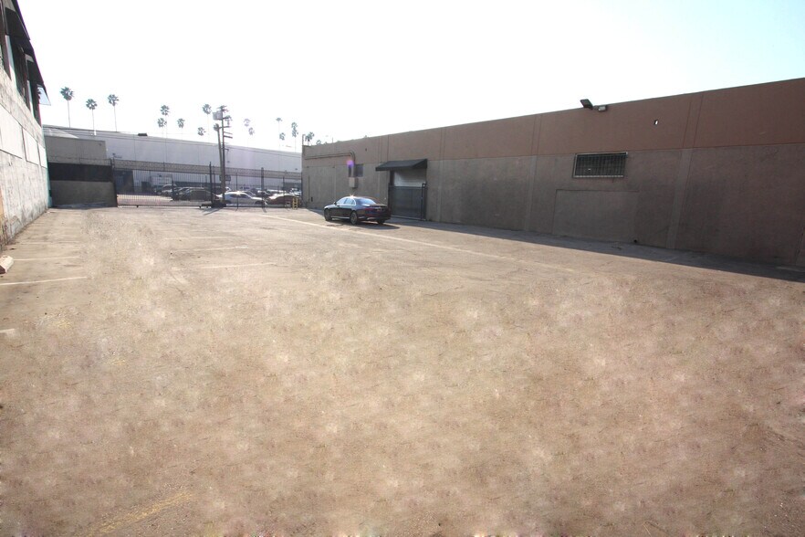 More Photos Of 1753 E 21st St, Los Angeles Warehouse For Lease