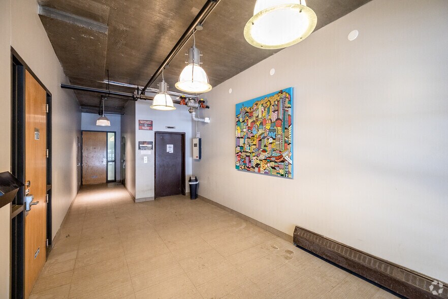 More Photos Of 8710 Av du Parc, Montréal Office For Lease