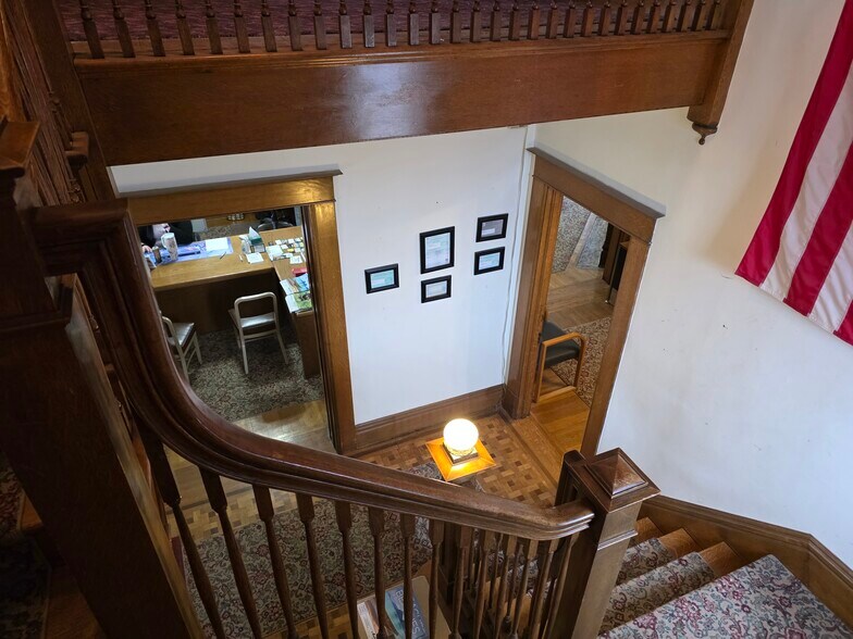 More Photos Of 219 E Lawrence Ave, Charlotte Office For Sale