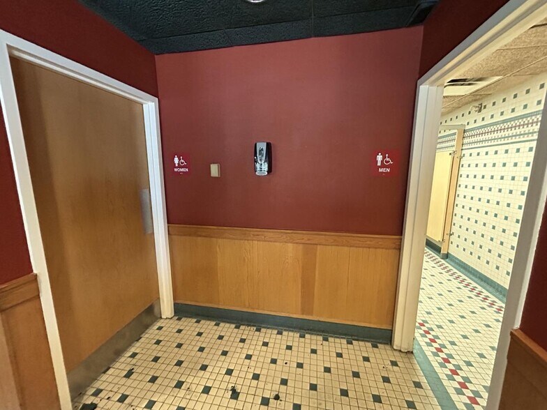 More Photos Of 1575 W Galbraith Rd, Cincinnati Restaurant For Sale