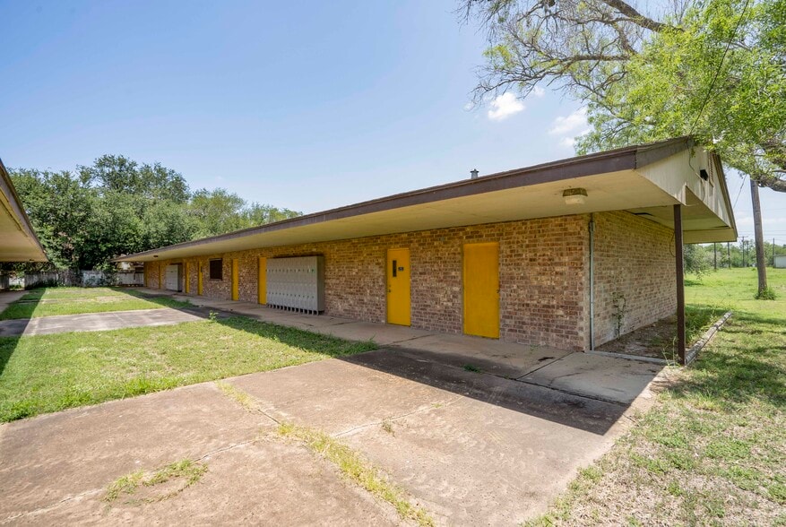 More Photos Of 1214 S Bridge Ave, Weslaco Schools For Sale