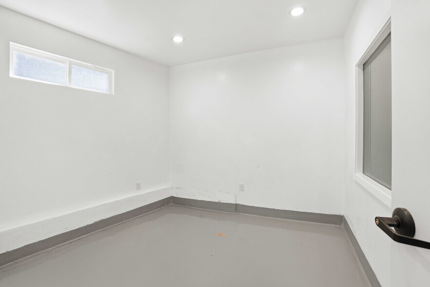 More Photos Of 14071 Polk St, Sylmar Food Processing For Lease
