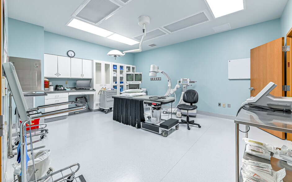 More Photos Of 508-512 N Jefferson st, New Castle Medical For Sale