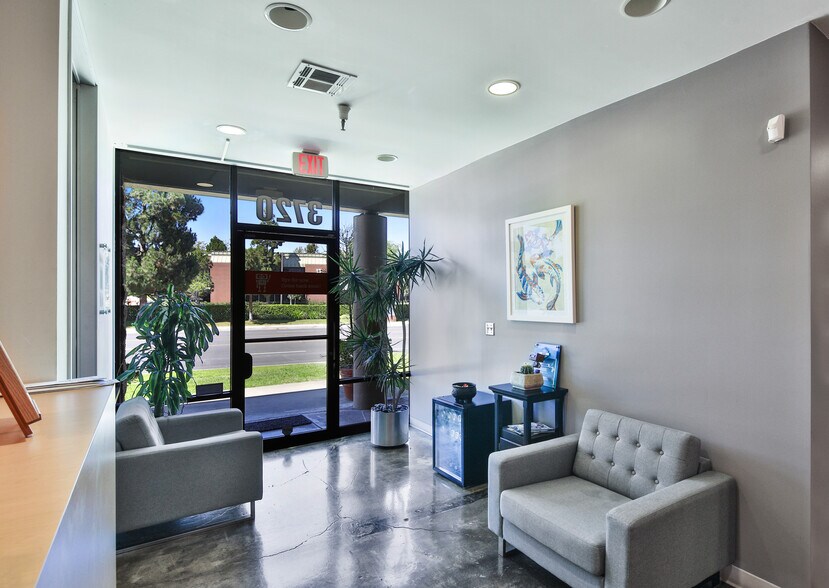 More Photos Of 3720 Skypark Dr, Torrance Research And Development For Lease