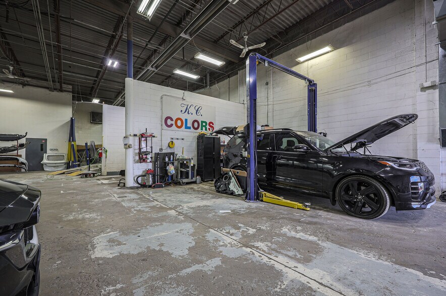 More Photos Of 2005-2007 W 103rd Ter, Leawood Service For Sale