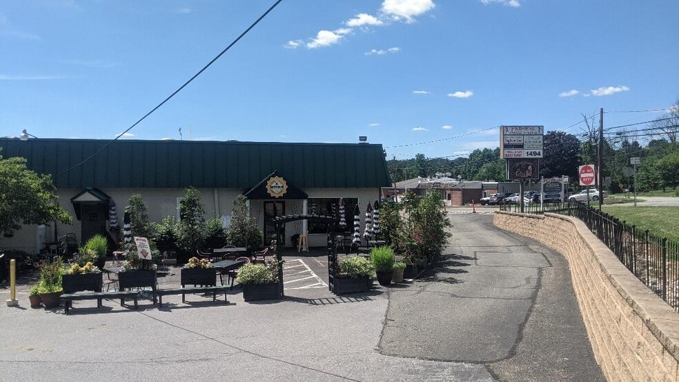 More Photos Of 1494 N Charlotte St, Pottstown General Retail For Lease