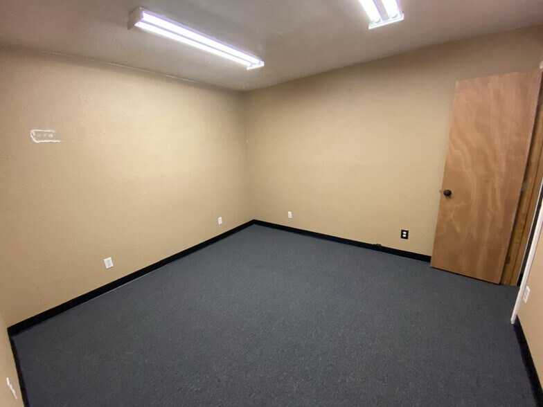 More Photos Of 7012 Belgold St, Houston Warehouse For Lease