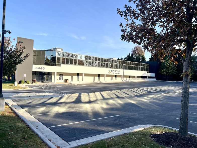 Primary Photo Of 5440 Cherokee Ave, Alexandria Showroom For Lease