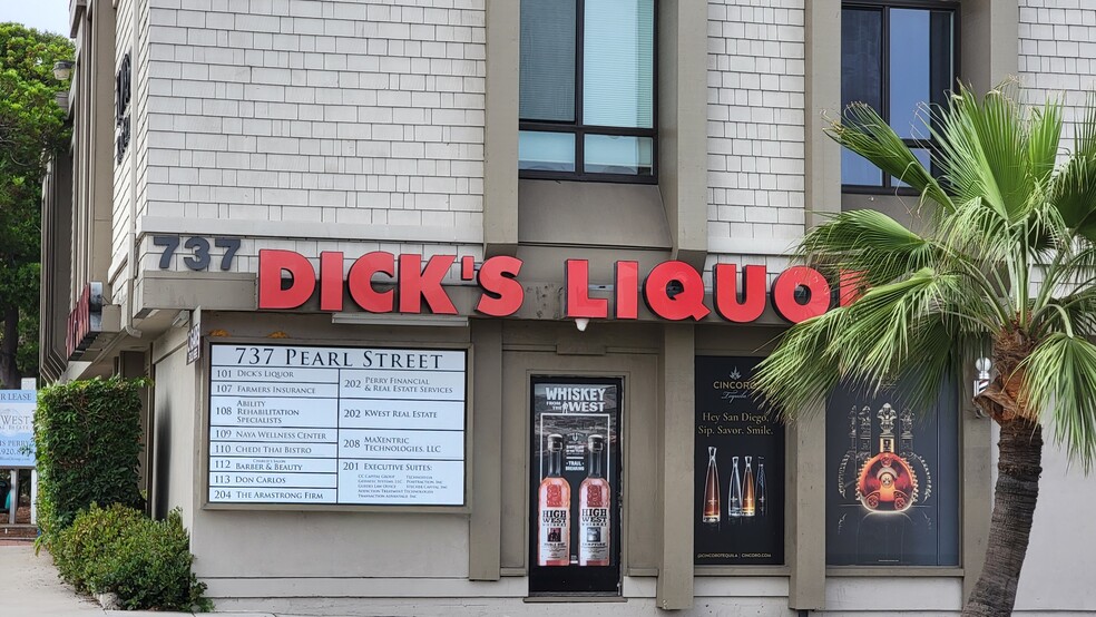 More Photos Of 737 Pearl St, La Jolla Medical For Lease