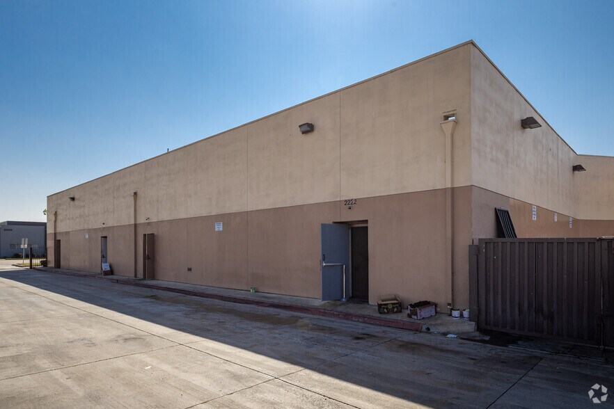 More Photos Of 2214-2222 S Grand Ave, Santa Ana Unknown For Lease