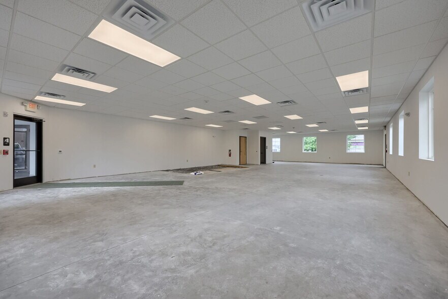 More Photos Of 60 Doe Run Rd, Manheim Medical For Lease