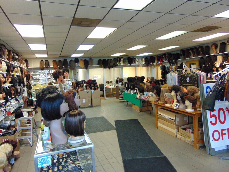 More Photos Of 15390 Gratiot Ave, Detroit Storefront For Sale