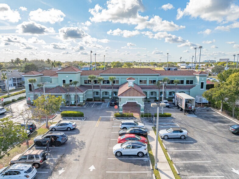 Primary Photo Of 5301 N Dixie Hwy, Fort Lauderdale Medical For Lease