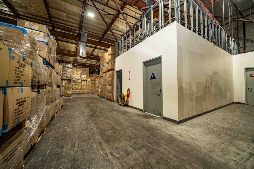 More Photos Of 2001 Saturn St, Monterey Park Light Distribution For Sale