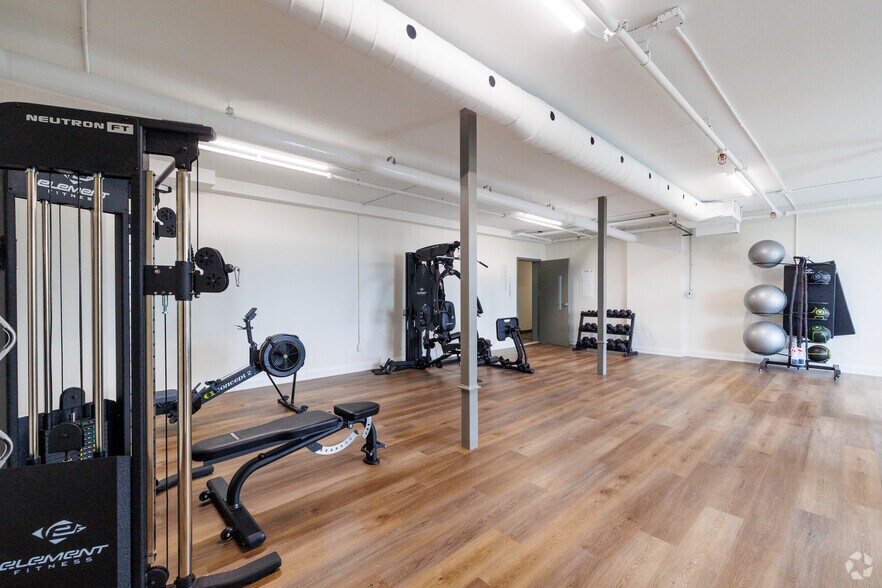 More Photos Of 600 Sunningdale Rd E, London Apartments For Lease