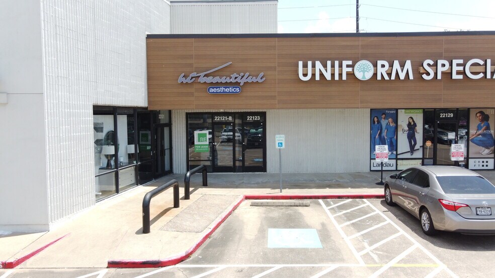 More Photos Of 22121-22147 Katy Fwy, Katy Unknown For Lease