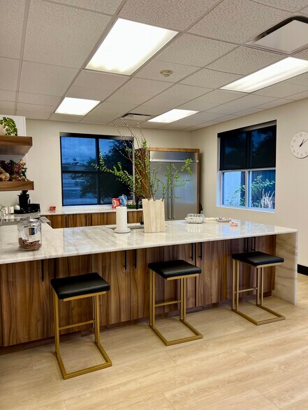 More Photos Of 2000 W Hamilton Pl, Englewood Office For Lease