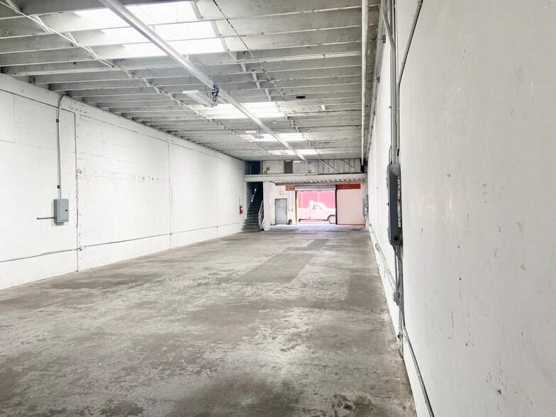 More Photos Of 3421 Hollis St, Oakland Warehouse For Lease
