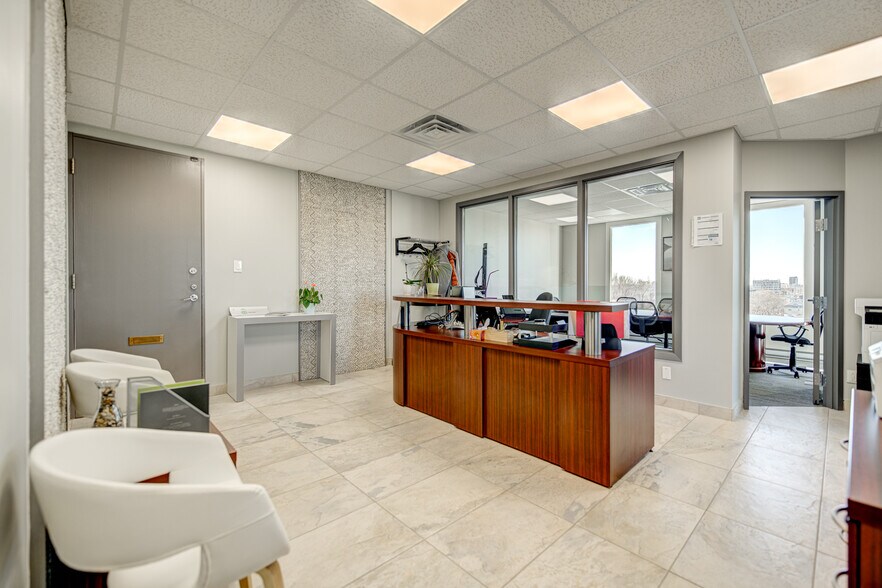 More Photos Of 1435 Boul Saint-Martin O, Laval Medical For Lease