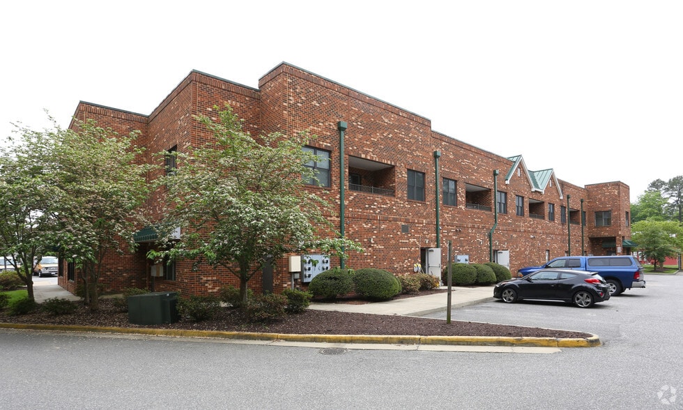 More Photos Of 14722-14742 Village Square Pl, Midlothian Storefront For Lease