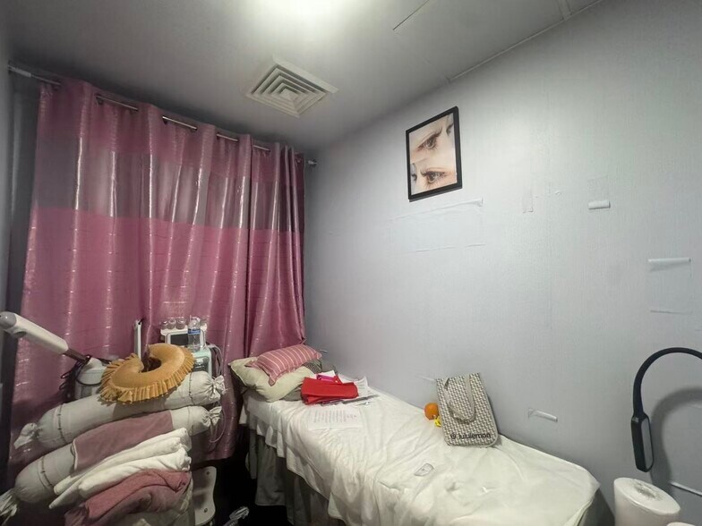 More Photos Of 6222-6224 18th Ave, Brooklyn Storefront Retail Residential For Lease