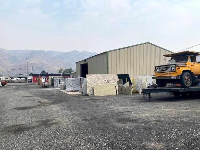 More Photos Of 1337 Bridge St, Clarkston Warehouse For Sale