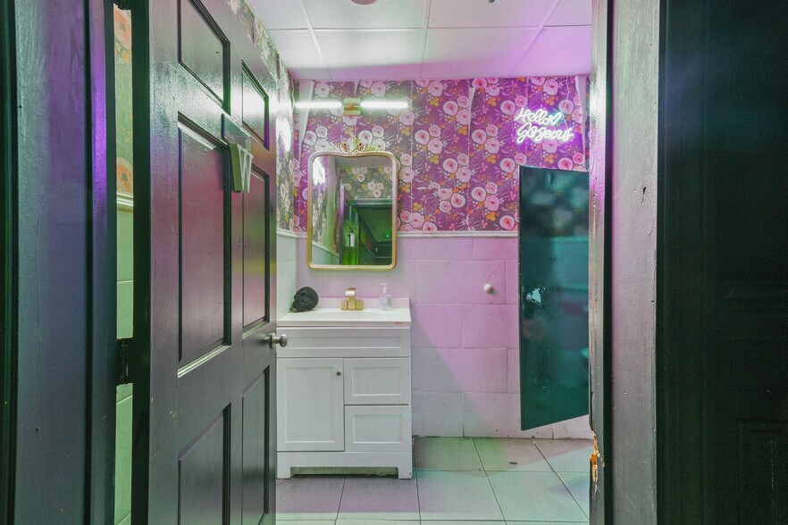 More Photos Of 727 Cranston St, Providence Bar For Sale