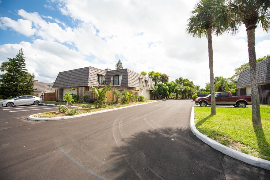 More Photos Of 1845 N Congress Ave, West Palm Beach Multifamily For Sale