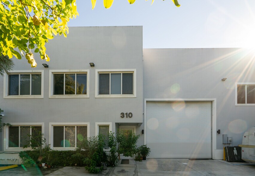 More Photos Of 300-320 NE 60th St, Miami Warehouse For Lease