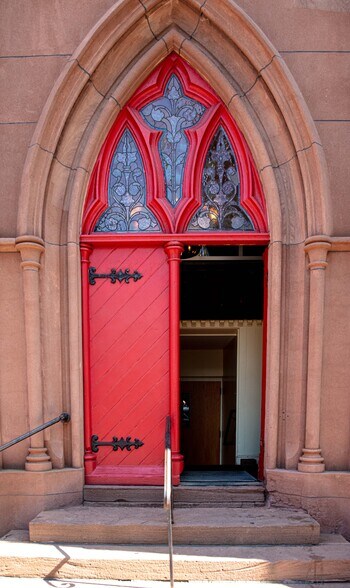 More Photos Of 15 Chestnut St, Portland Specialty For Sale