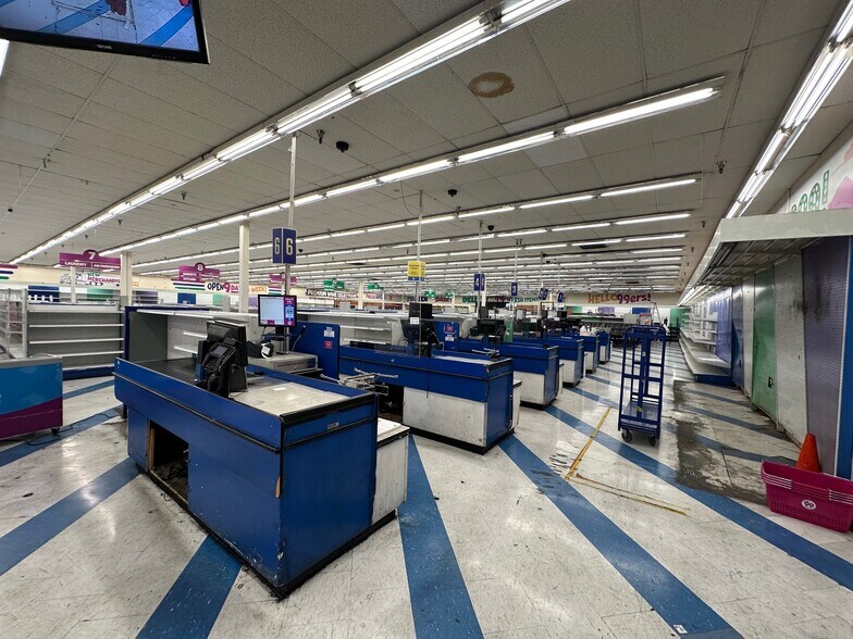 More Photos Of 1325 E Flamingo Rd, Las Vegas General Retail For Sale