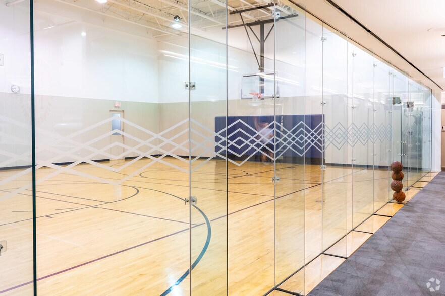 More Photos Of 77 W Wacker Dr, Chicago Office For Lease