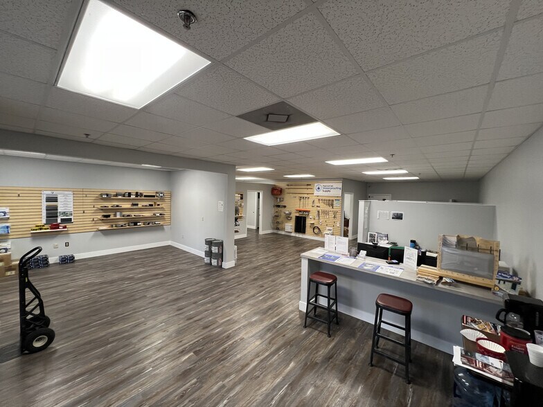 More Photos Of 550 Kane Ct, Oviedo Warehouse For Lease