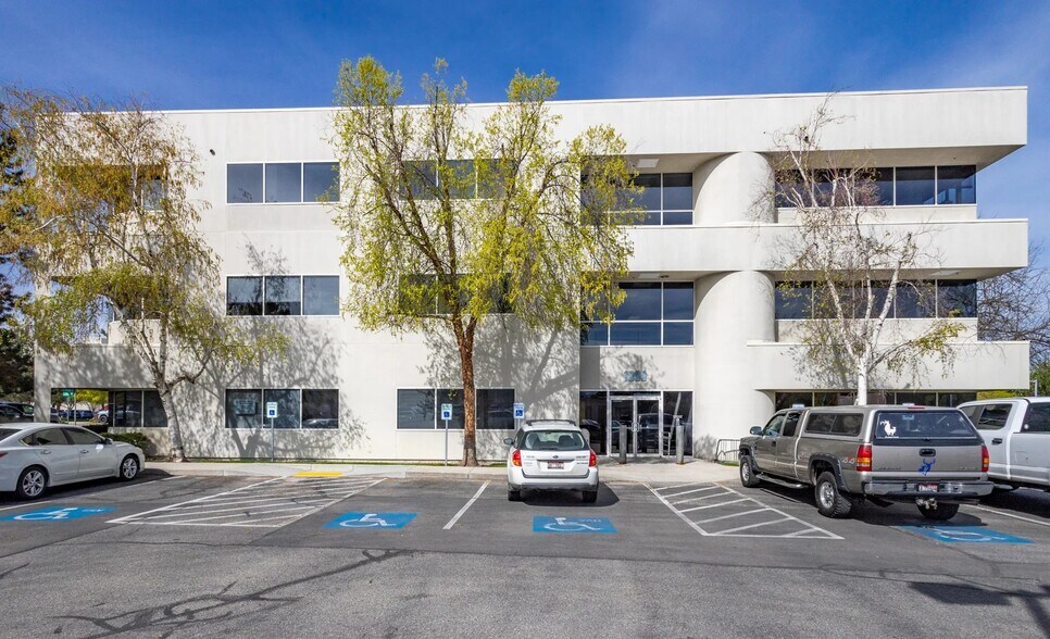 More Photos Of 1000 N Curtis Rd, Boise Medical For Sale