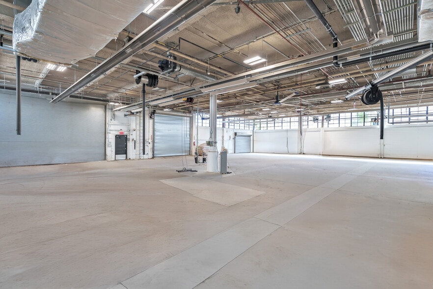 More Photos Of 2710 49th Ave, Long Island City Warehouse For Lease
