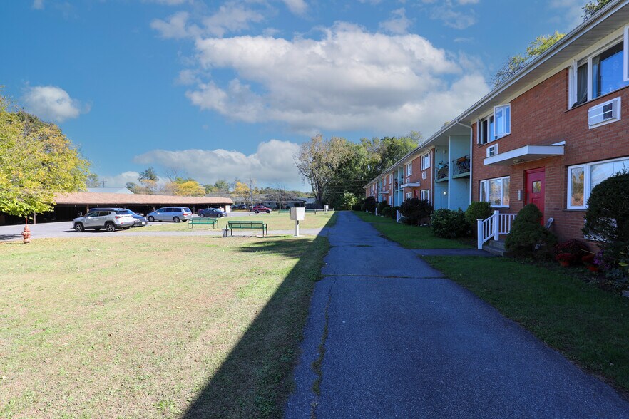 More Photos Of 30 Lamb Ave, Saugerties Apartments For Sale