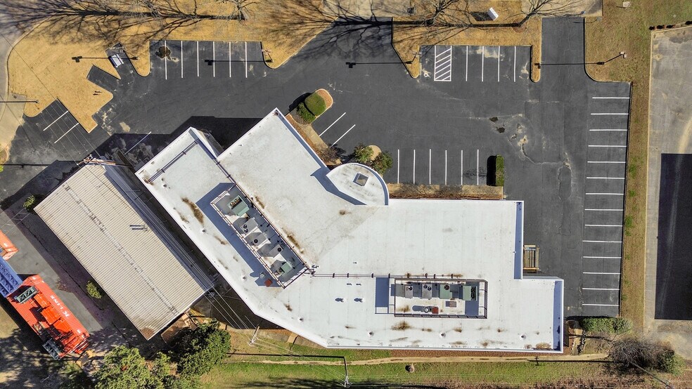 More Photos Of 7375 Adrianne Pl, Bartlett Light Distribution For Lease