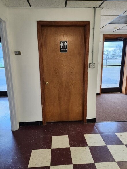 More Photos Of 813 N Broadway, Portland Self Storage For Lease