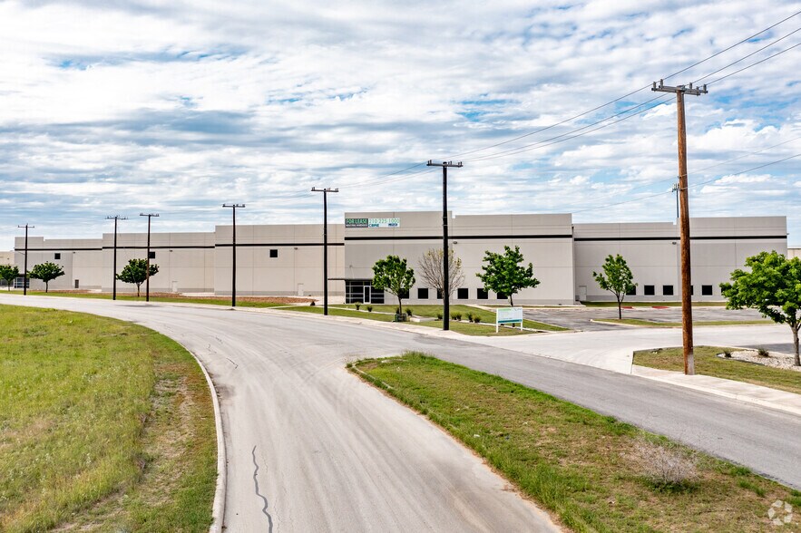 More Photos Of 1228 Cornerway Blvd, San Antonio Warehouse For Lease