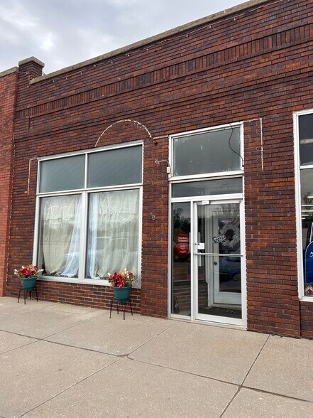 Primary Photo Of 114 E South Railway, Oxford Storefront For Sale