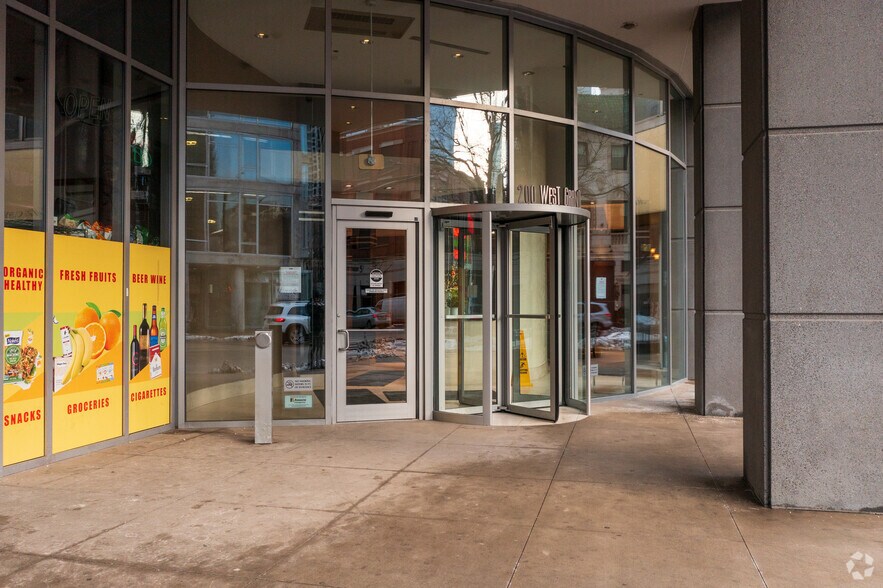 More Photos Of 200 W Grand Ave, Chicago Apartments For Lease