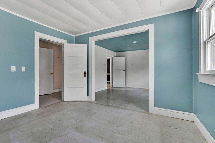 More Photos Of 12117 Highway 221, Woodruff Office For Sale