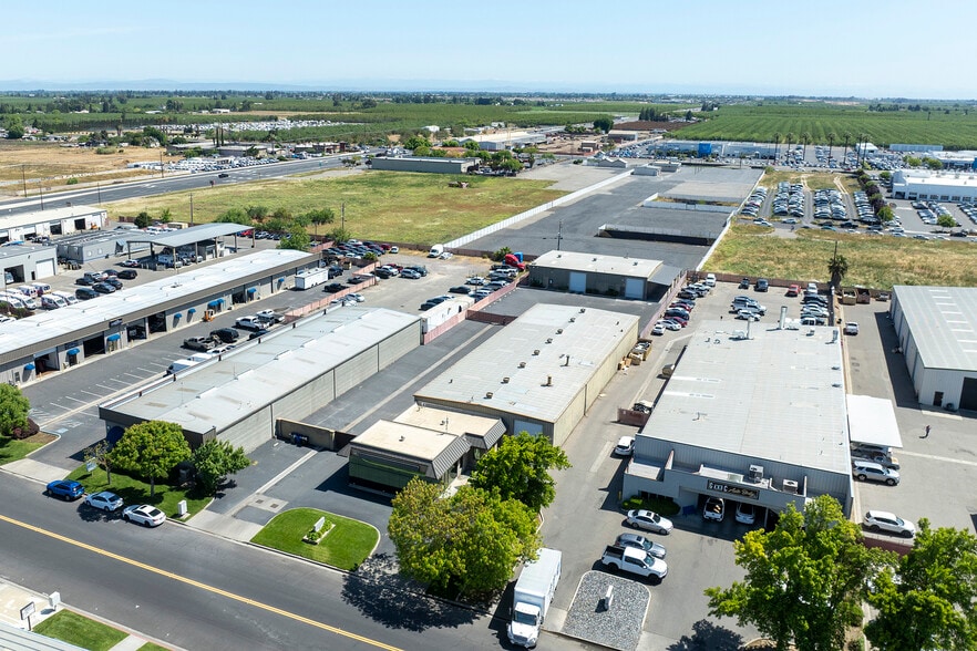 More Photos Of 4812 Stratos Way, Modesto Warehouse For Lease